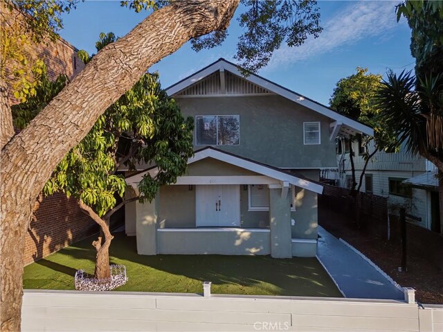 view of front of house with a front yard