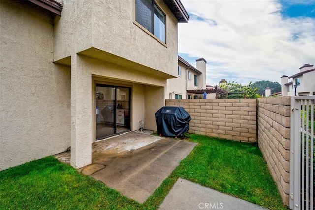 view of yard with a patio