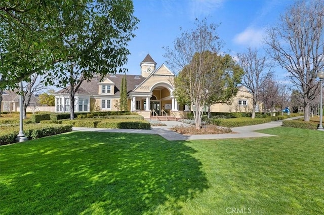 view of front of house featuring a front lawn