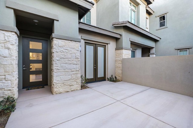 entrance to property featuring a patio area