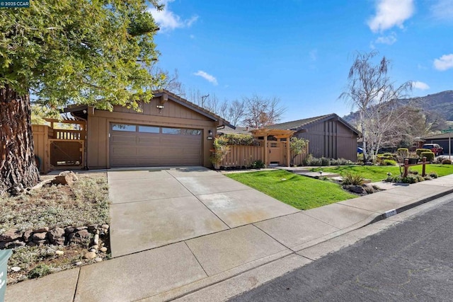 ranch-style home with a mountain view and a front yard