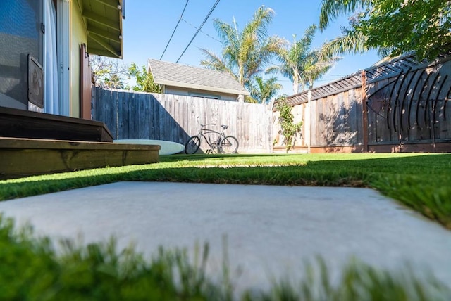 view of yard featuring a patio