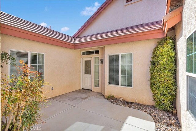 entrance to property featuring a patio