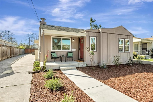 view of front of house with covered porch