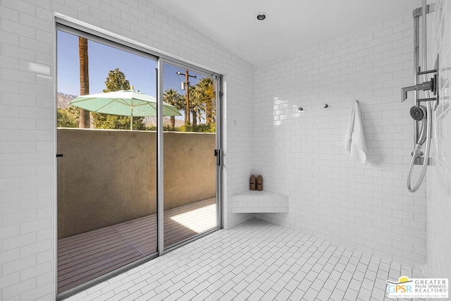 bathroom featuring a tile shower