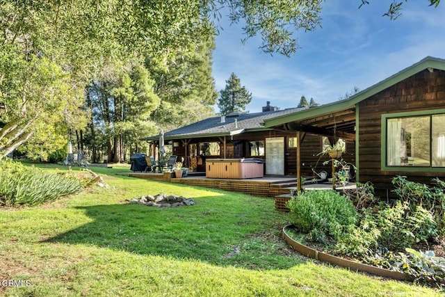 view of yard featuring a hot tub and a patio