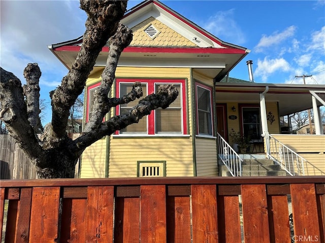 view of front of house featuring a porch