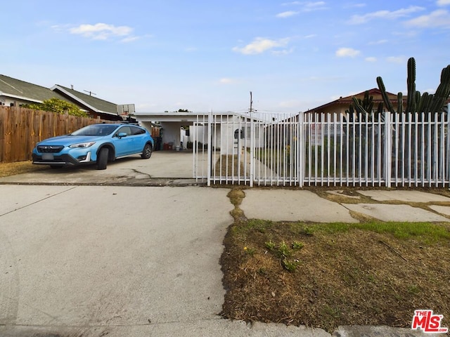 view of front of property