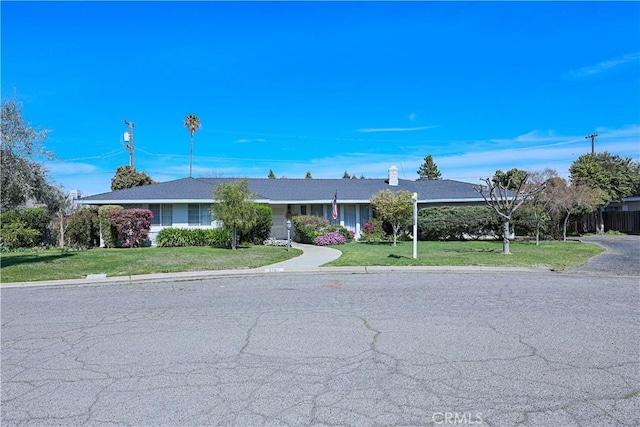 single story home with a front yard