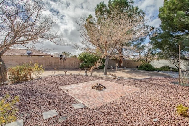 view of yard featuring a patio area