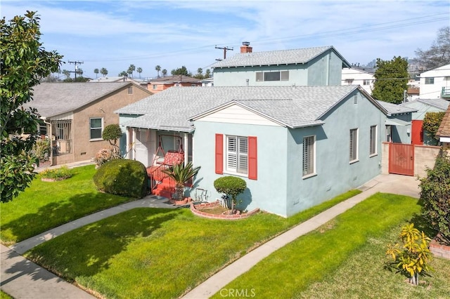 view of front of house featuring a front lawn