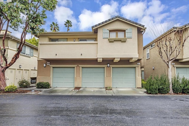 view of front facade with a garage