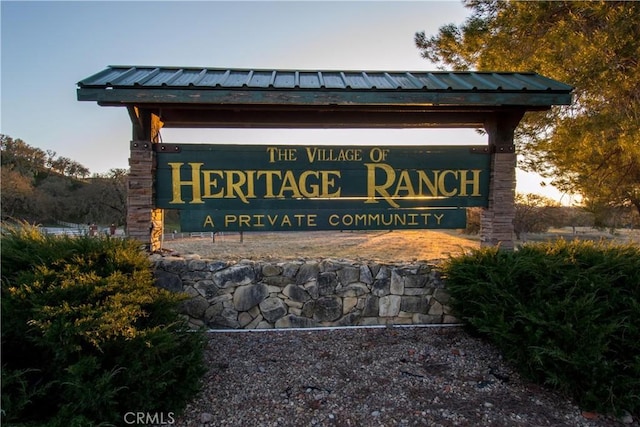 view of community / neighborhood sign