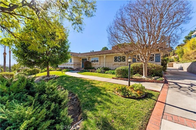 ranch-style house with a front yard