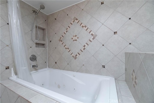 56766 Golden Bee Dr, Yucca Valley, CA 92284 - full bath featuring a combined bath / shower with jetted tub