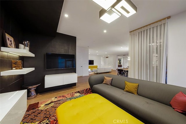 living area featuring recessed lighting, wood finished floors, and baseboards