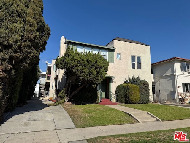 view of front of house with a front yard