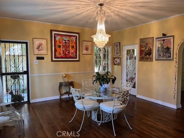 dining room featuring crown molding, a notable chandelier, and dark hardwood / wood-style flooring