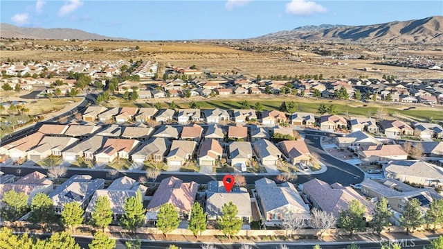 bird's eye view with a mountain view