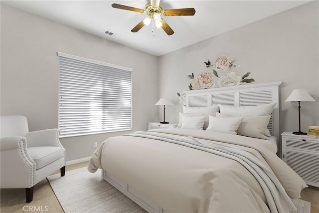 bedroom with ceiling fan