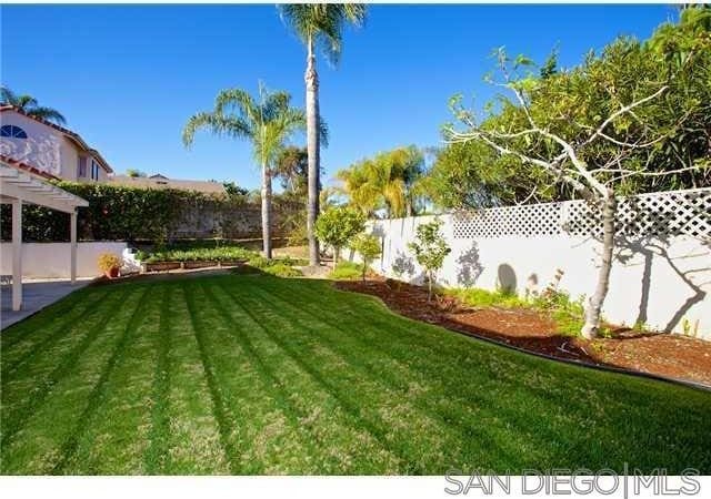 view of yard with a pergola