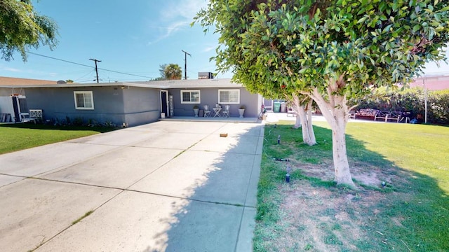 view of front of property with a front lawn