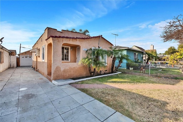 view of front of property with a front yard