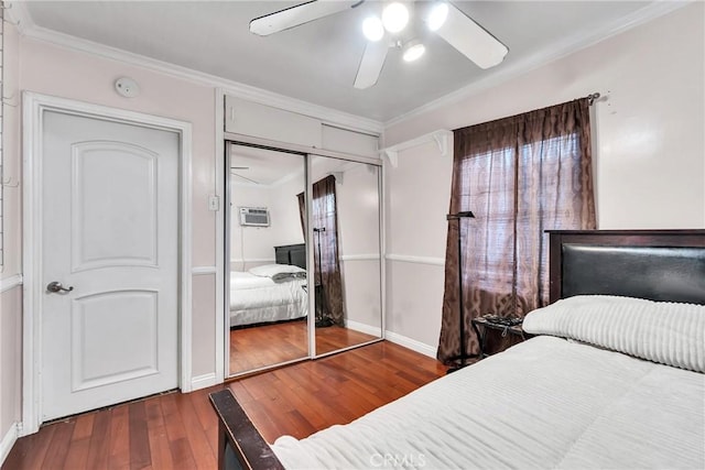 bedroom with crown molding, hardwood / wood-style flooring, a closet, and ceiling fan