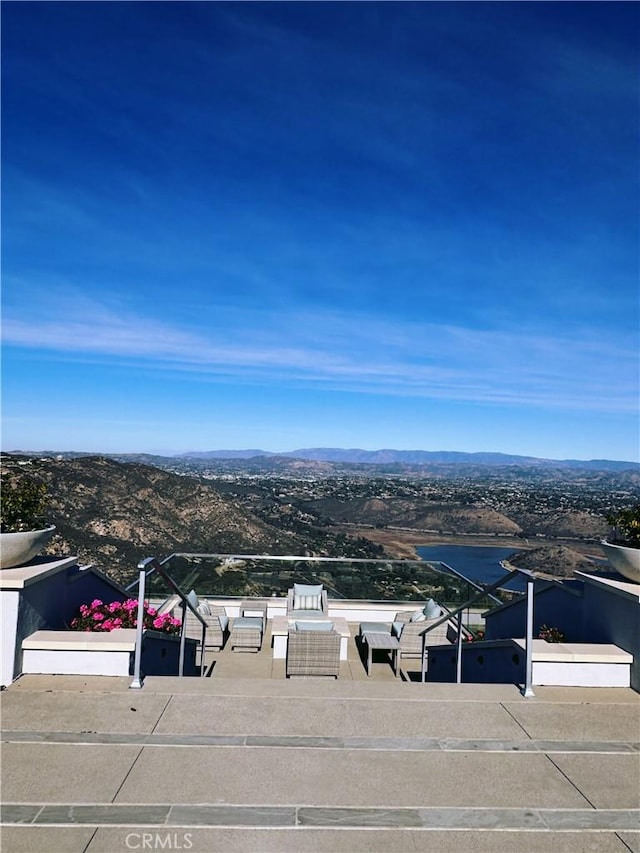 birds eye view of property featuring a mountain view