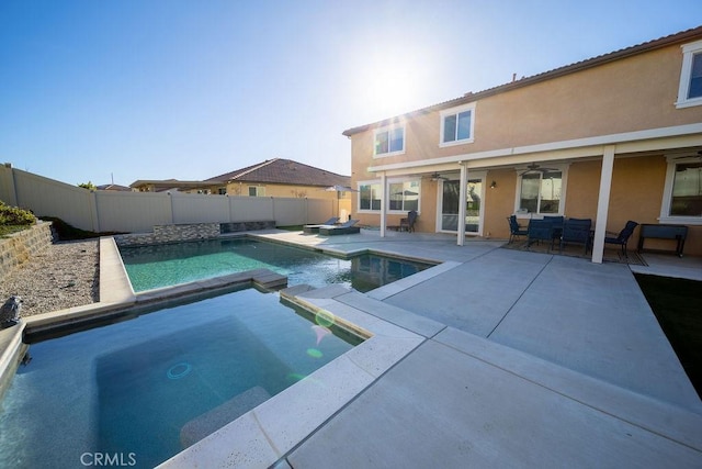view of pool with an in ground hot tub, ceiling fan, and a patio