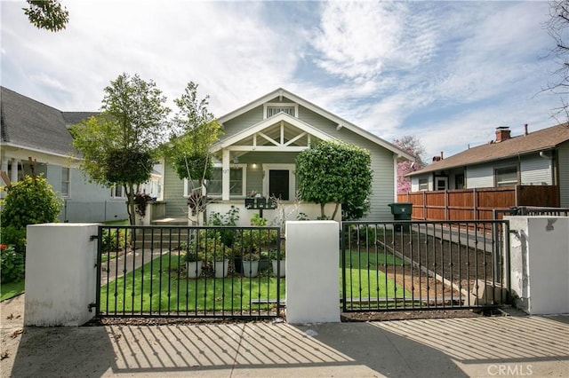 view of front of home featuring a front yard