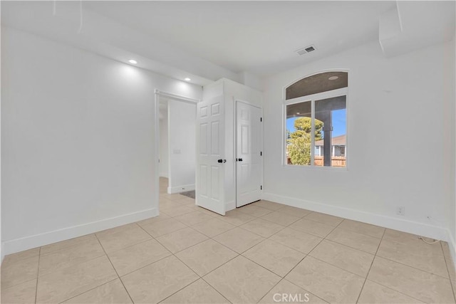 empty room featuring light tile patterned floors