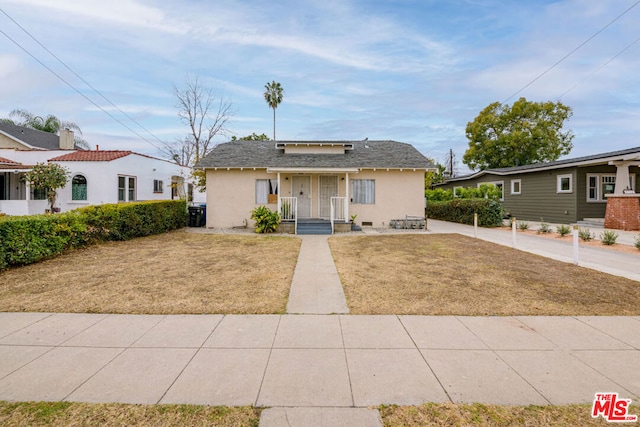 bungalow-style house featuring a front yard