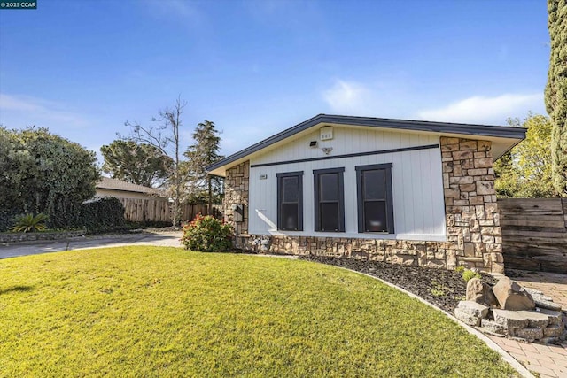 exterior space featuring a front lawn