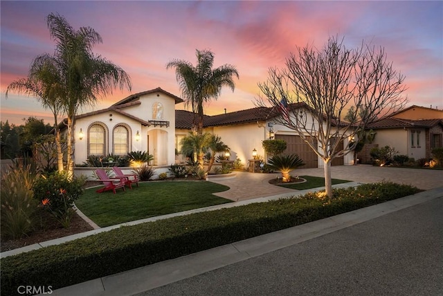 view of front of house at dusk