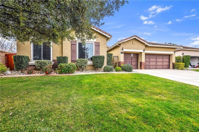 view of front of property featuring a garage and a front yard