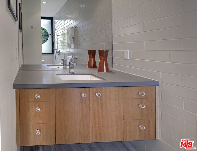 bathroom featuring tasteful backsplash and vanity