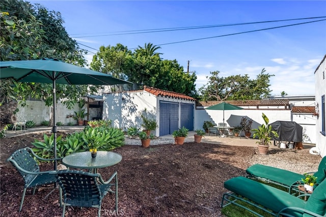 view of yard featuring a patio area