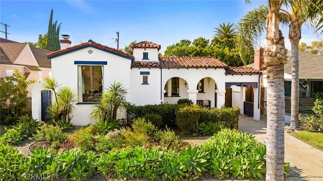 view of mediterranean / spanish-style house