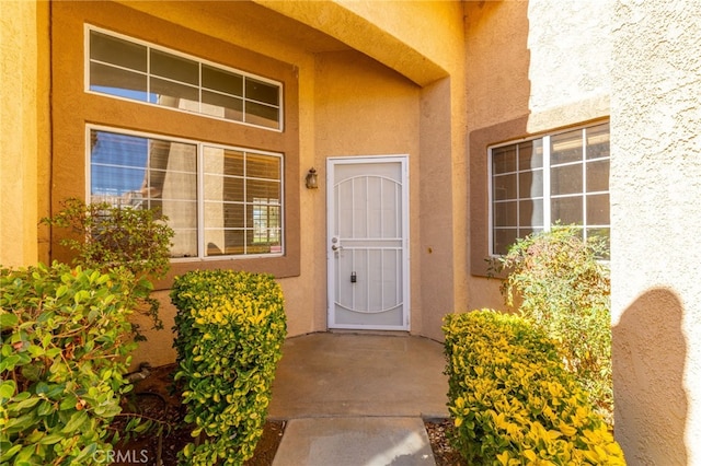573 La Costa Dr, Banning, CA 92220 - view of exterior entry featuring stucco siding