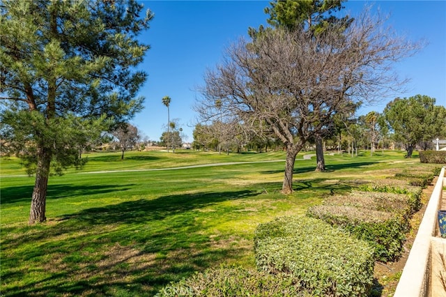 573 La Costa Dr, Banning, CA 92220 - surrounding community featuring a yard