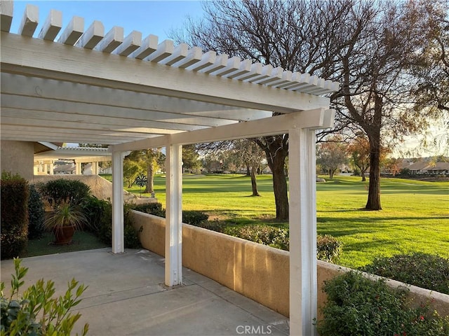 573 La Costa Dr, Banning, CA 92220 - view of patio with a pergola and view of golf course