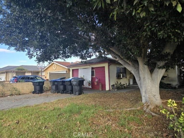 view of front of property featuring cooling unit and stucco siding