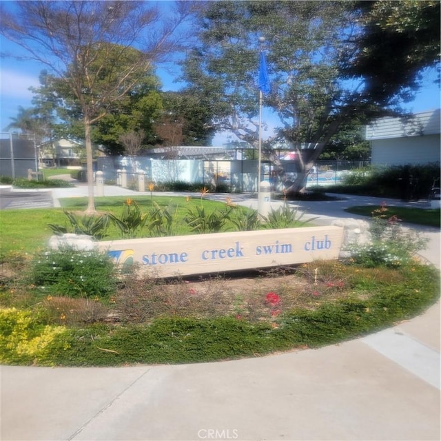 view of community / neighborhood sign