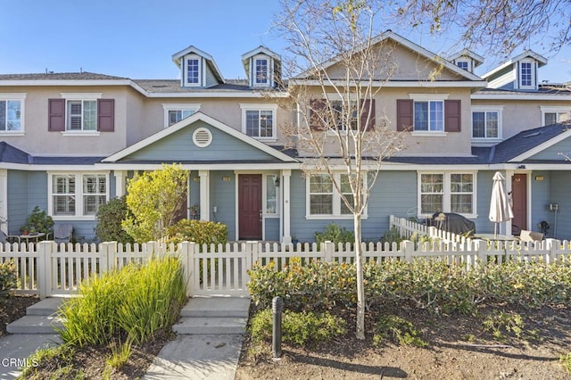 multi unit property featuring a fenced front yard