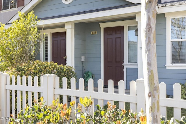 entrance to property with fence