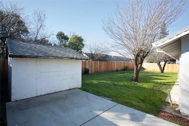 view of yard featuring a patio area