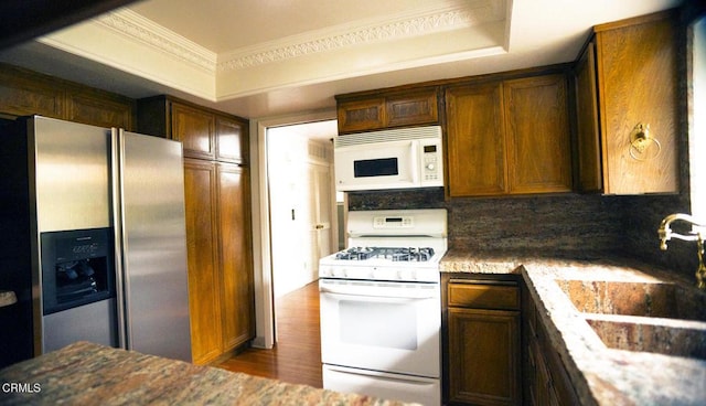 205 Pirie Rd Unit 64, Ojai, CA 93023 - kitchen with white appliances, tasteful backsplash, wood finished floors, crown molding, and light stone countertops