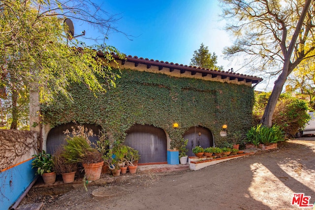 view of mediterranean / spanish-style house