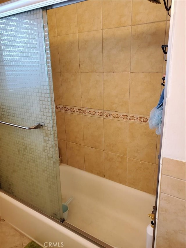 bathroom with shower / tub combo with curtain